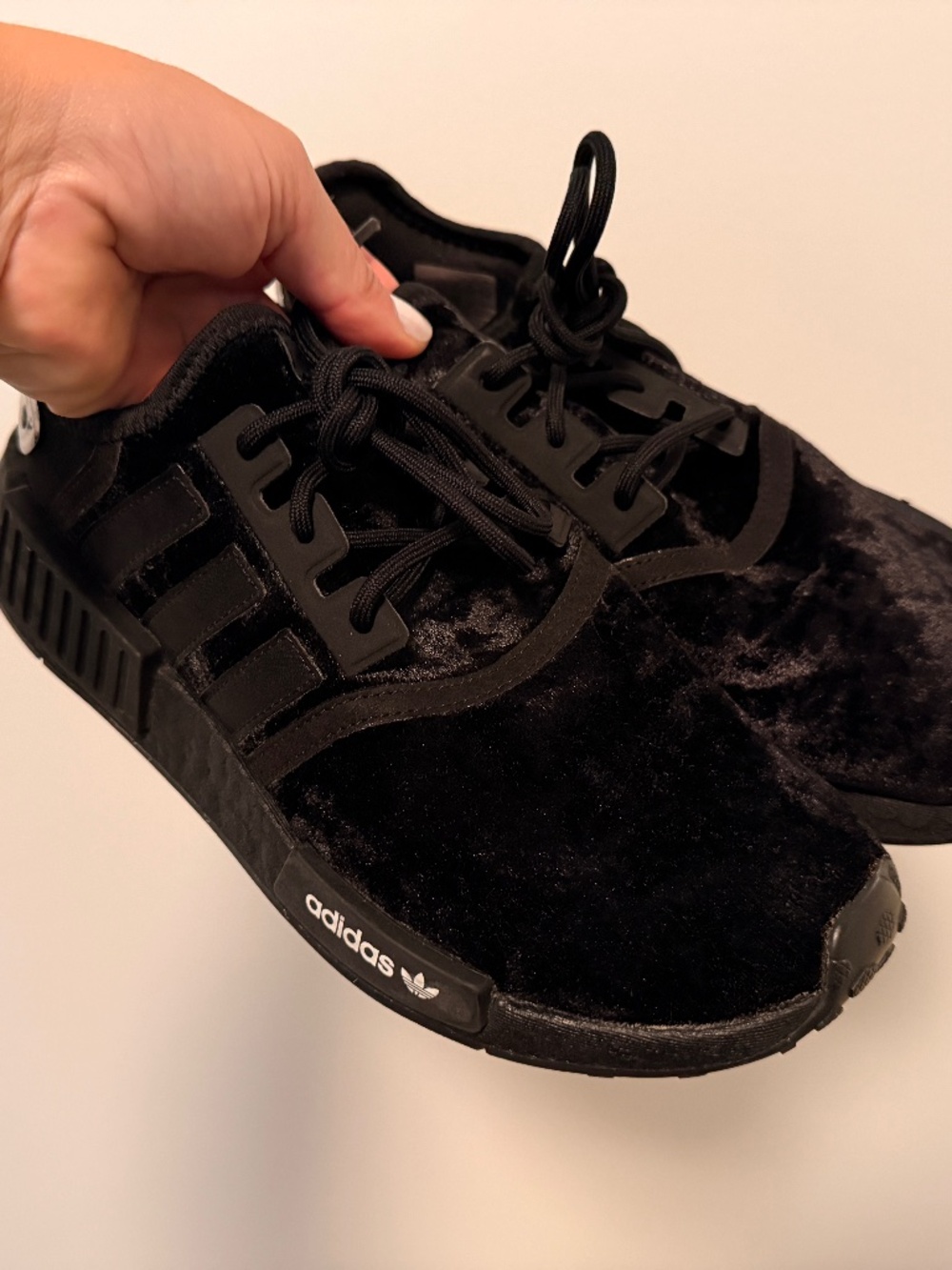 Adidas velvet shoes size 8.5 women’s